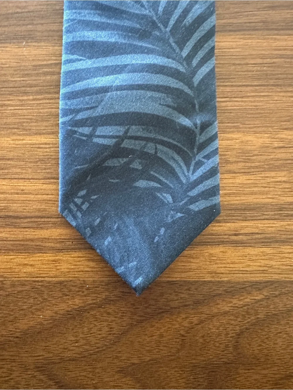 Theory Men's Dark Navy Palm-Pattern Silk Tie
